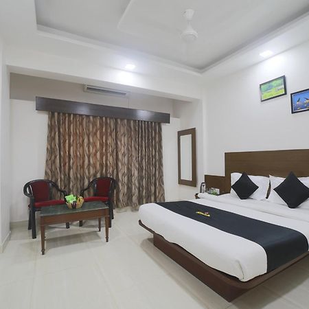 Saish Hotel Shirdi Exterior photo