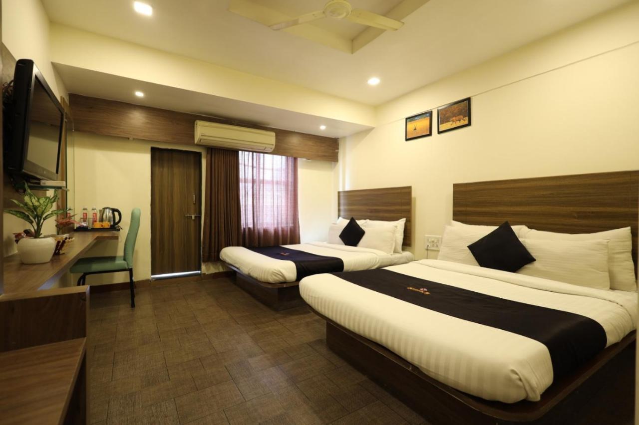 Saish Hotel Shirdi Exterior photo
