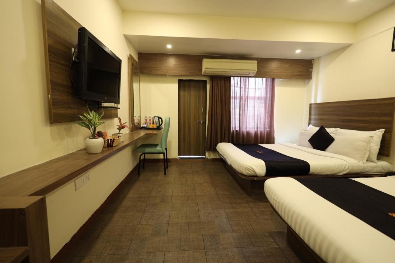 Saish Hotel Shirdi Exterior photo