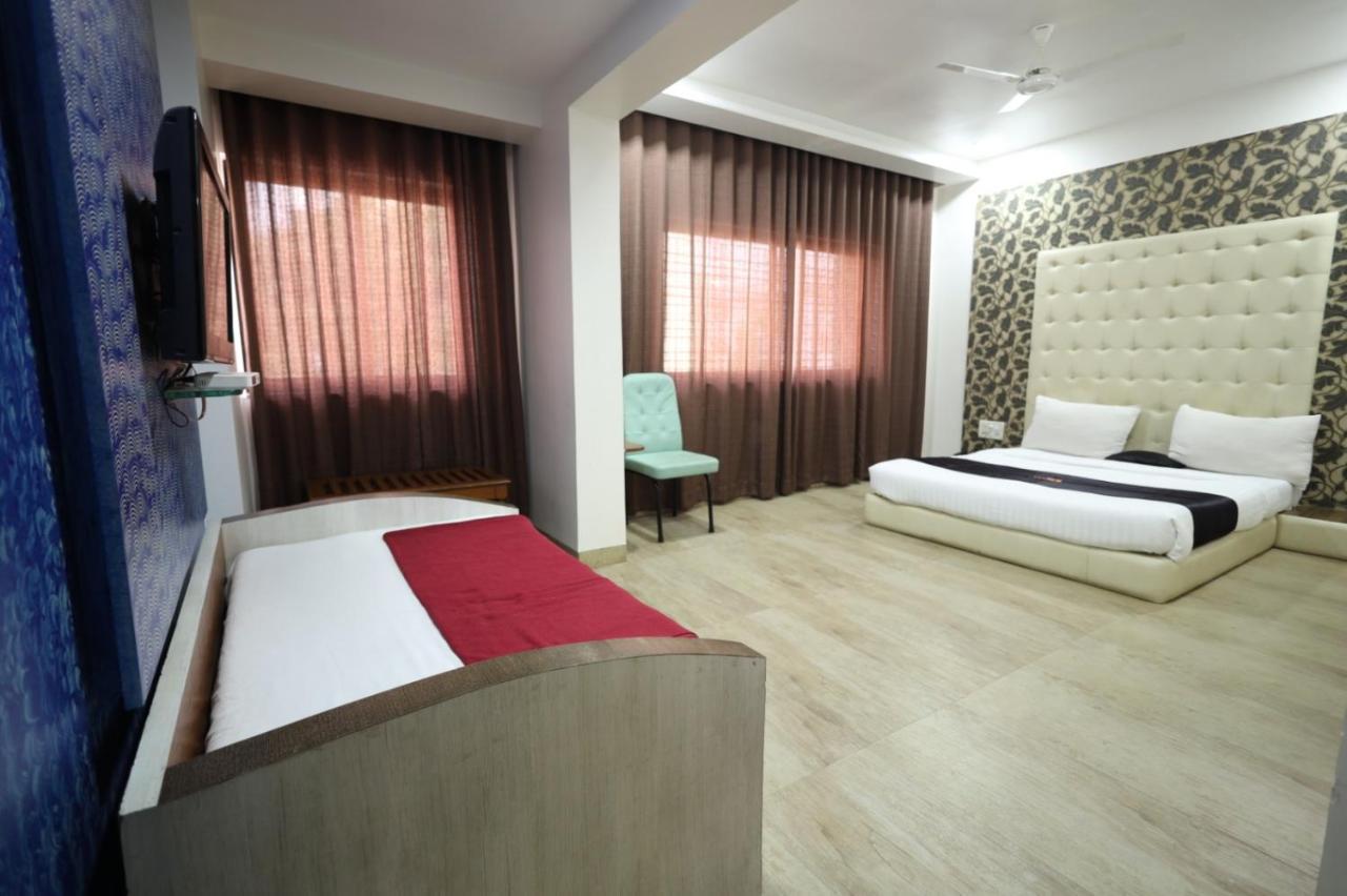 Saish Hotel Shirdi Exterior photo
