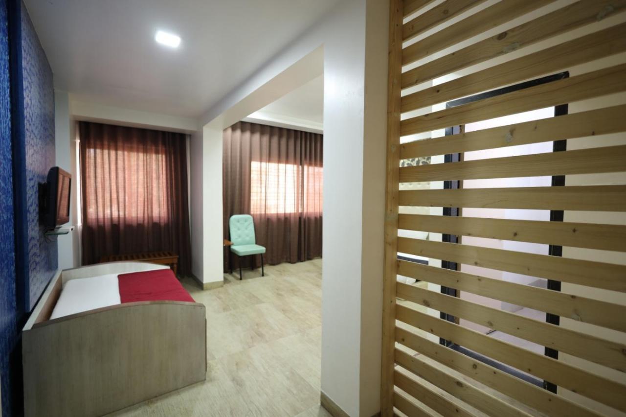 Saish Hotel Shirdi Exterior photo