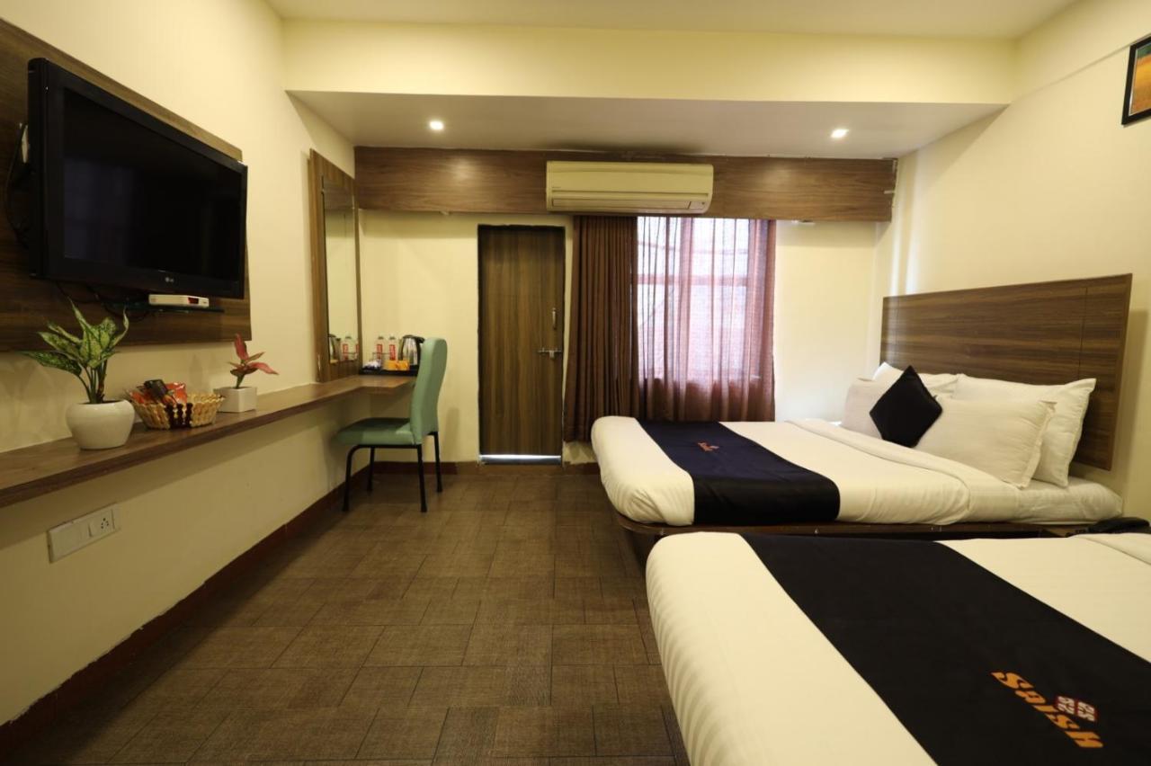 Saish Hotel Shirdi Exterior photo