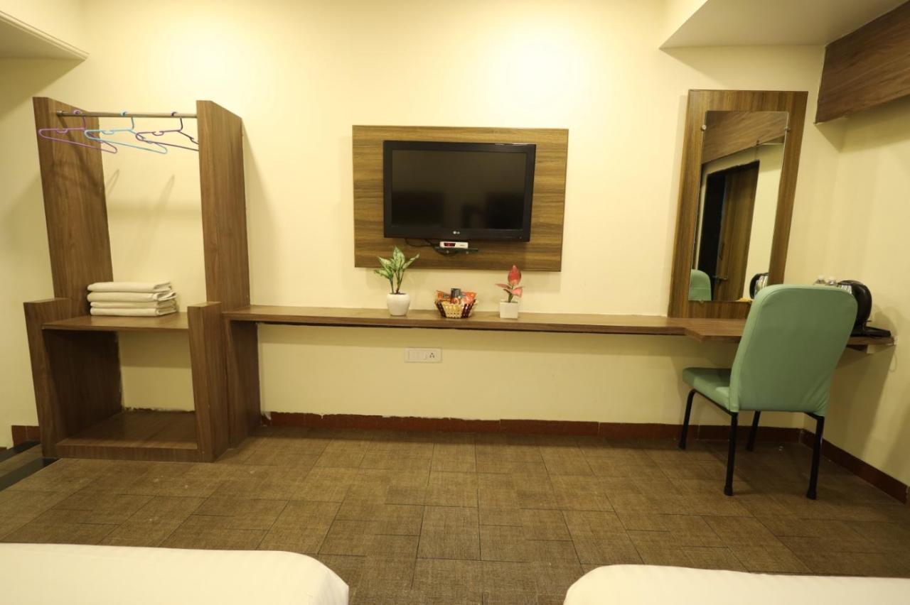 Saish Hotel Shirdi Exterior photo