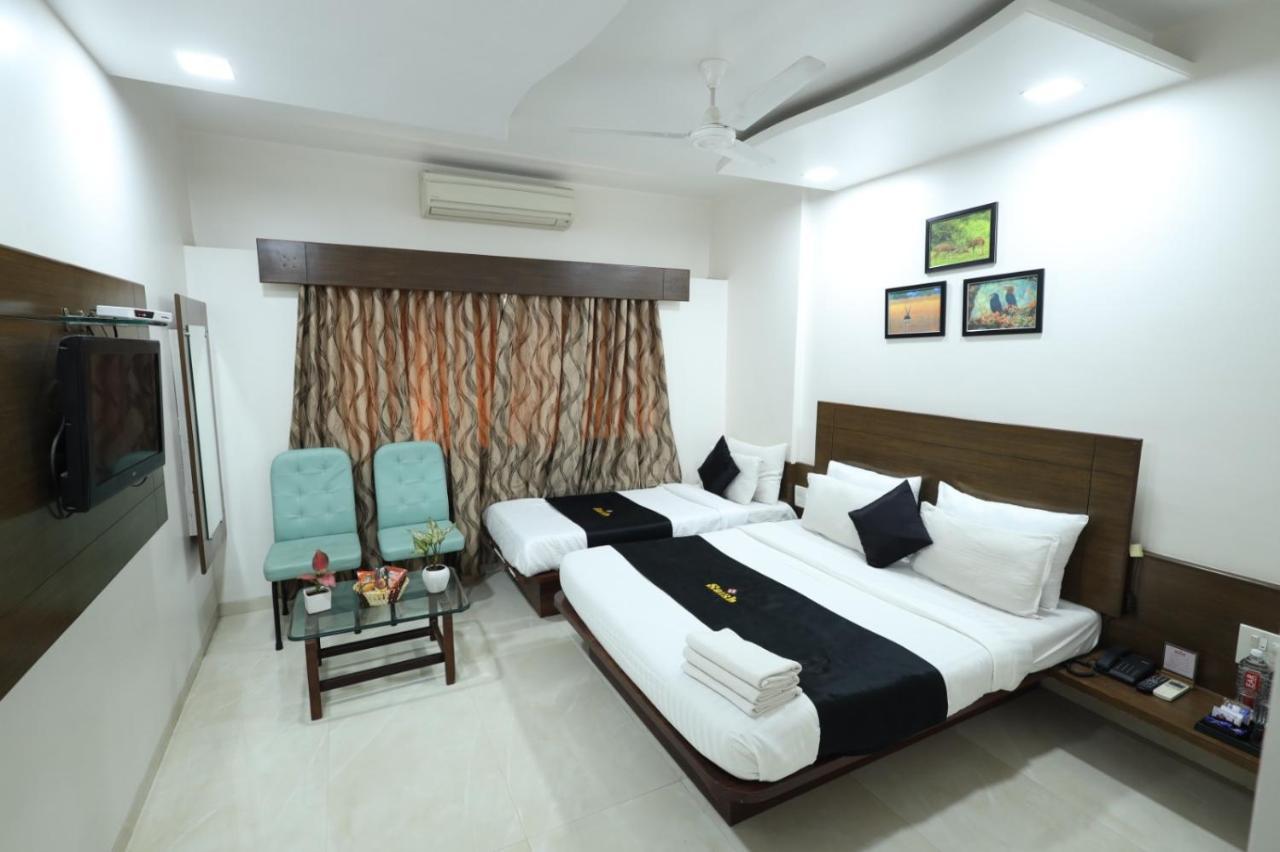 Saish Hotel Shirdi Exterior photo