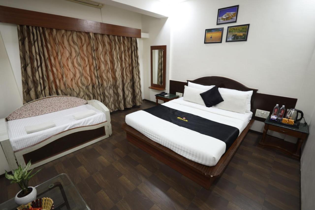 Saish Hotel Shirdi Exterior photo
