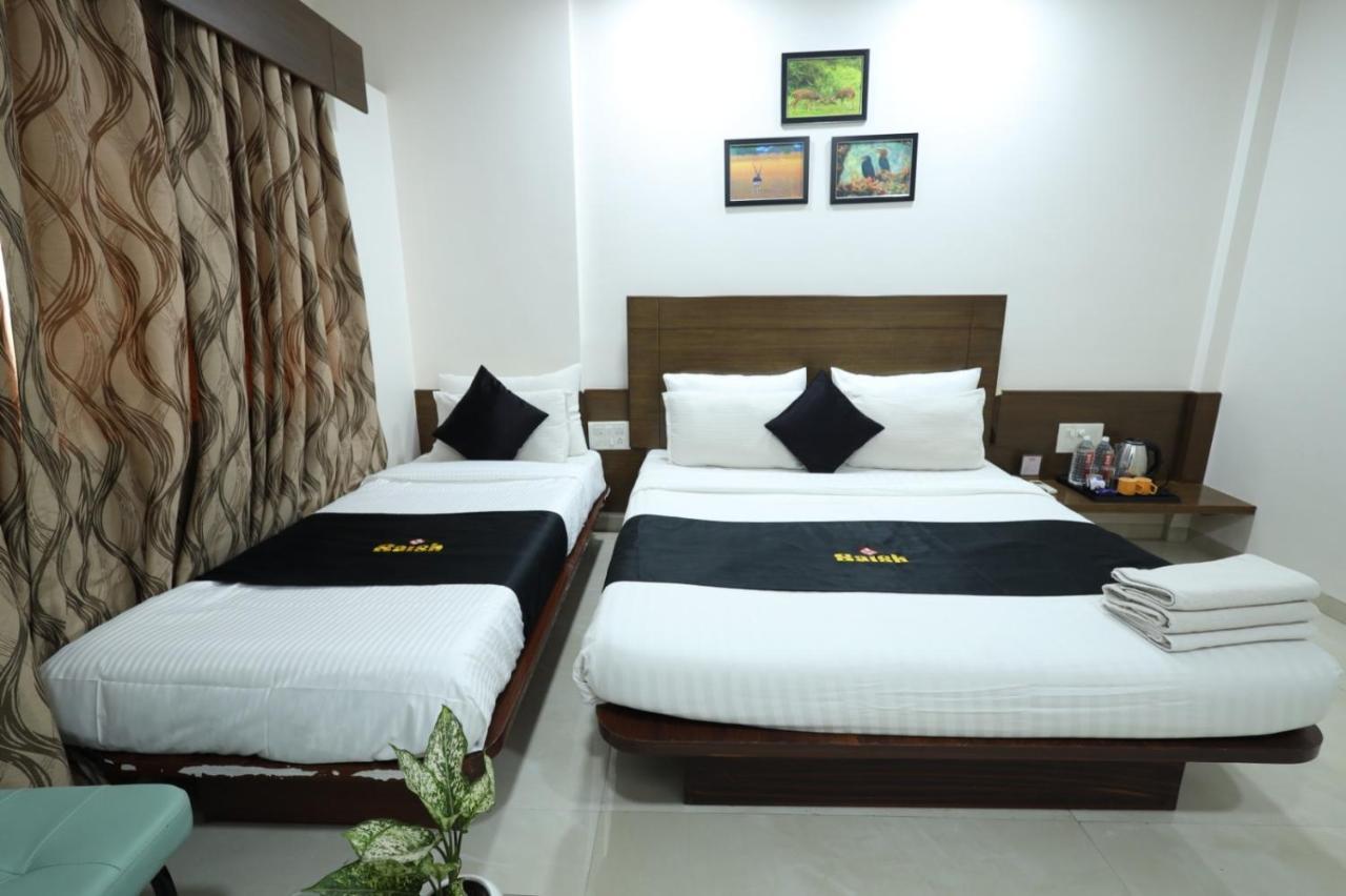 Saish Hotel Shirdi Exterior photo