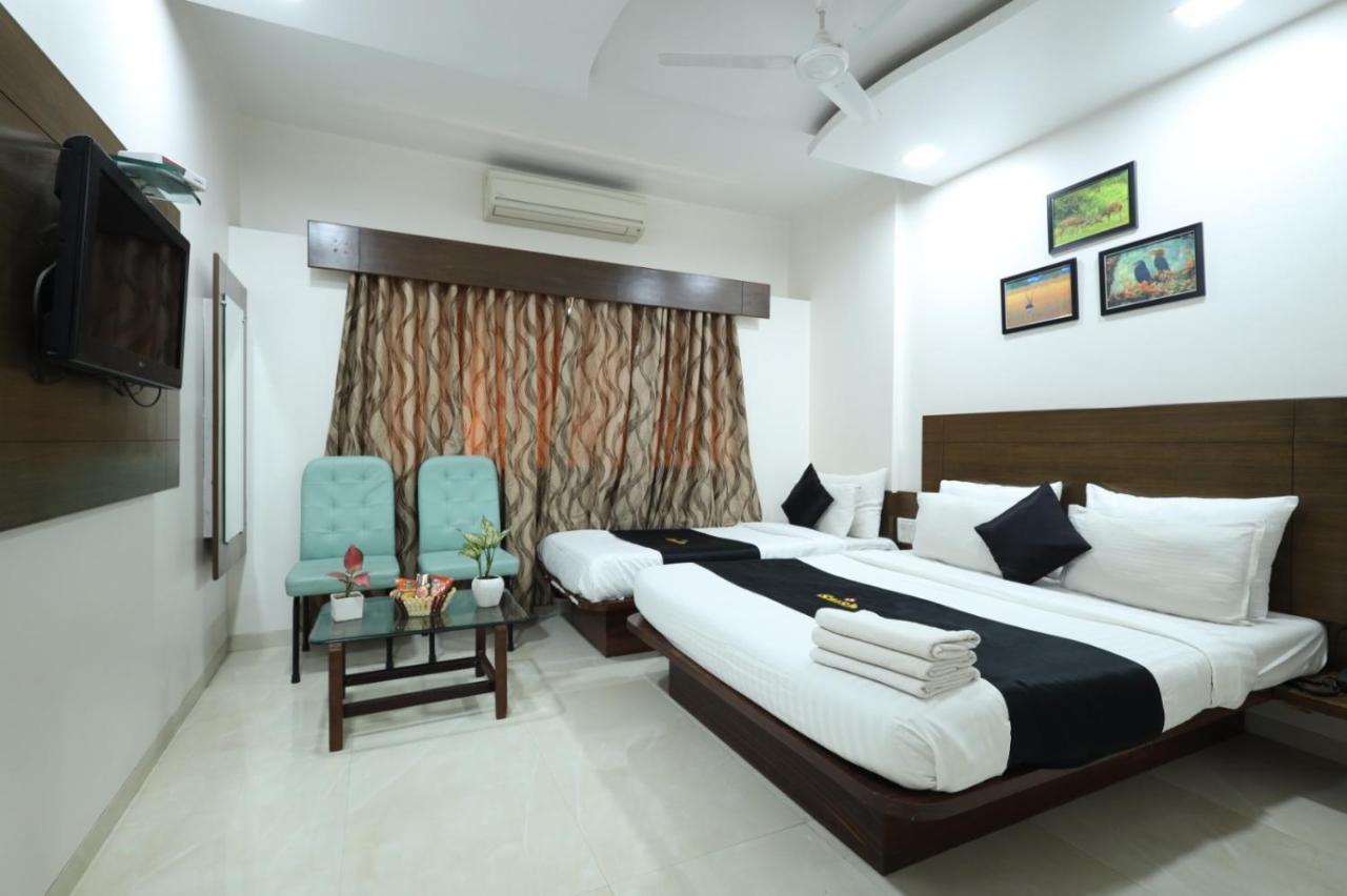 Saish Hotel Shirdi Exterior photo
