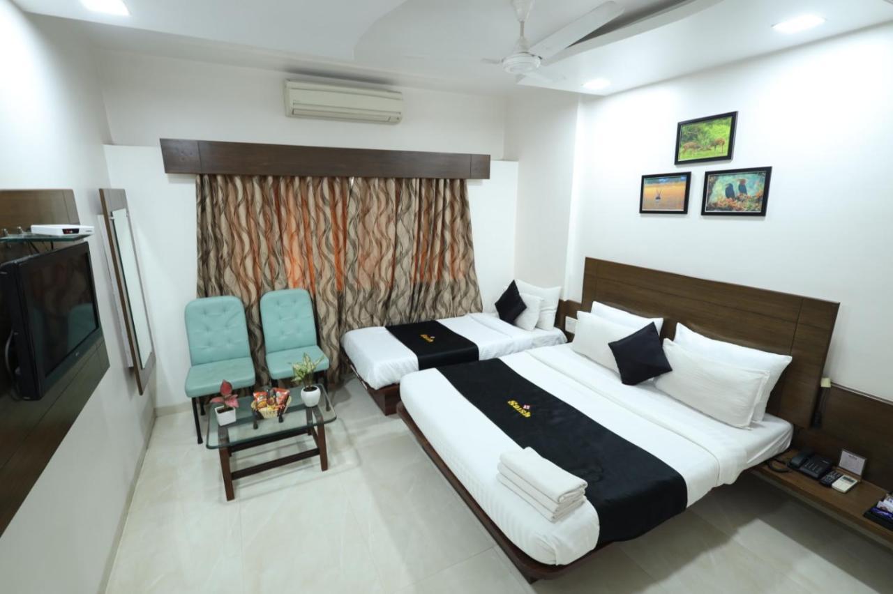 Saish Hotel Shirdi Exterior photo