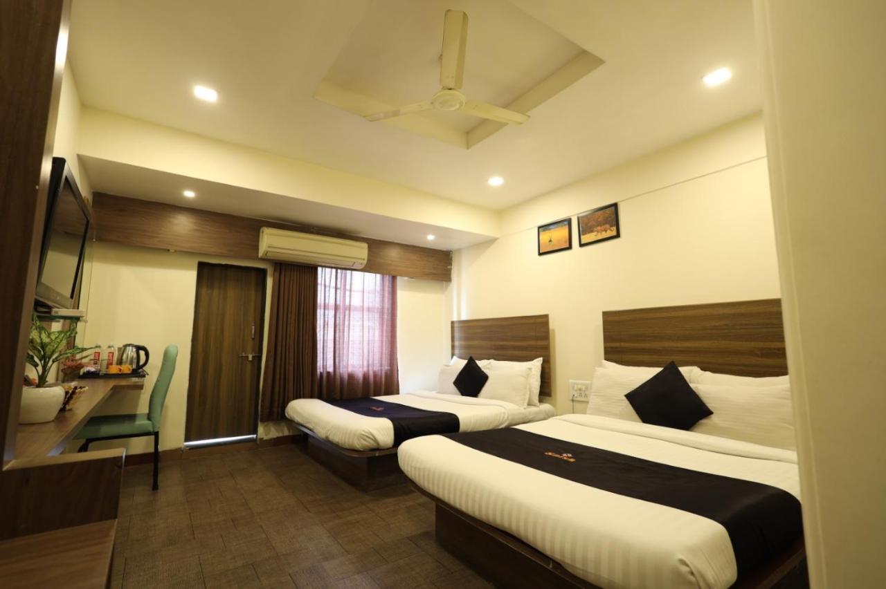 Saish Hotel Shirdi Exterior photo