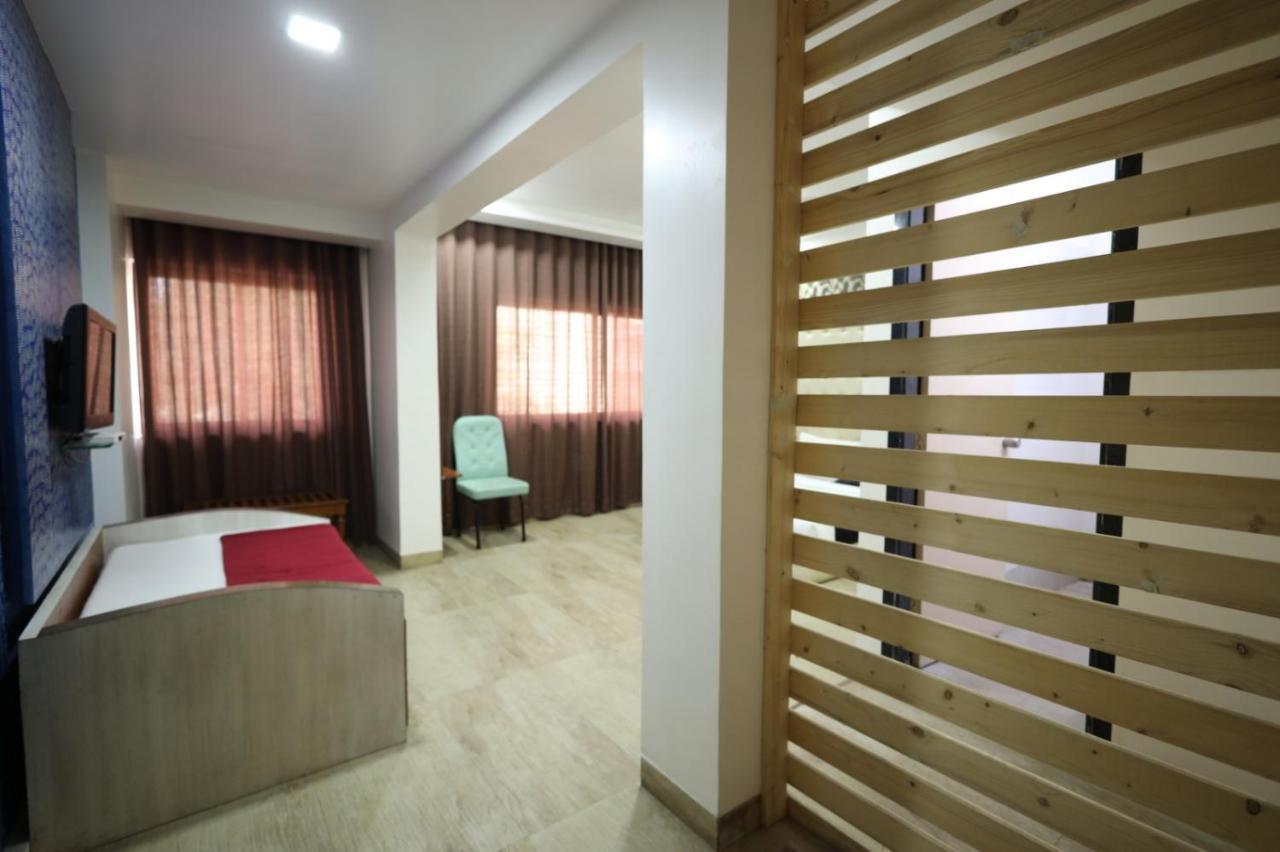 Saish Hotel Shirdi Exterior photo