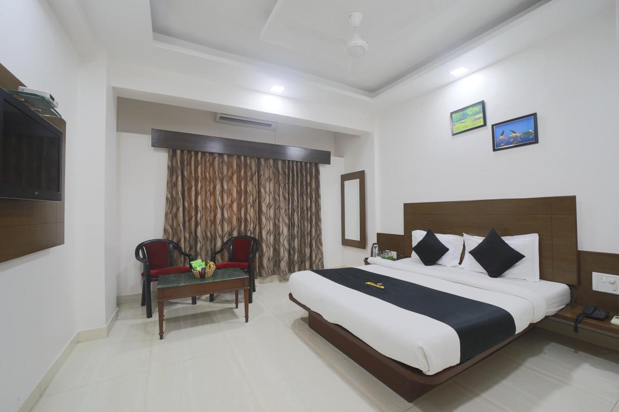 Saish Hotel Shirdi Exterior photo