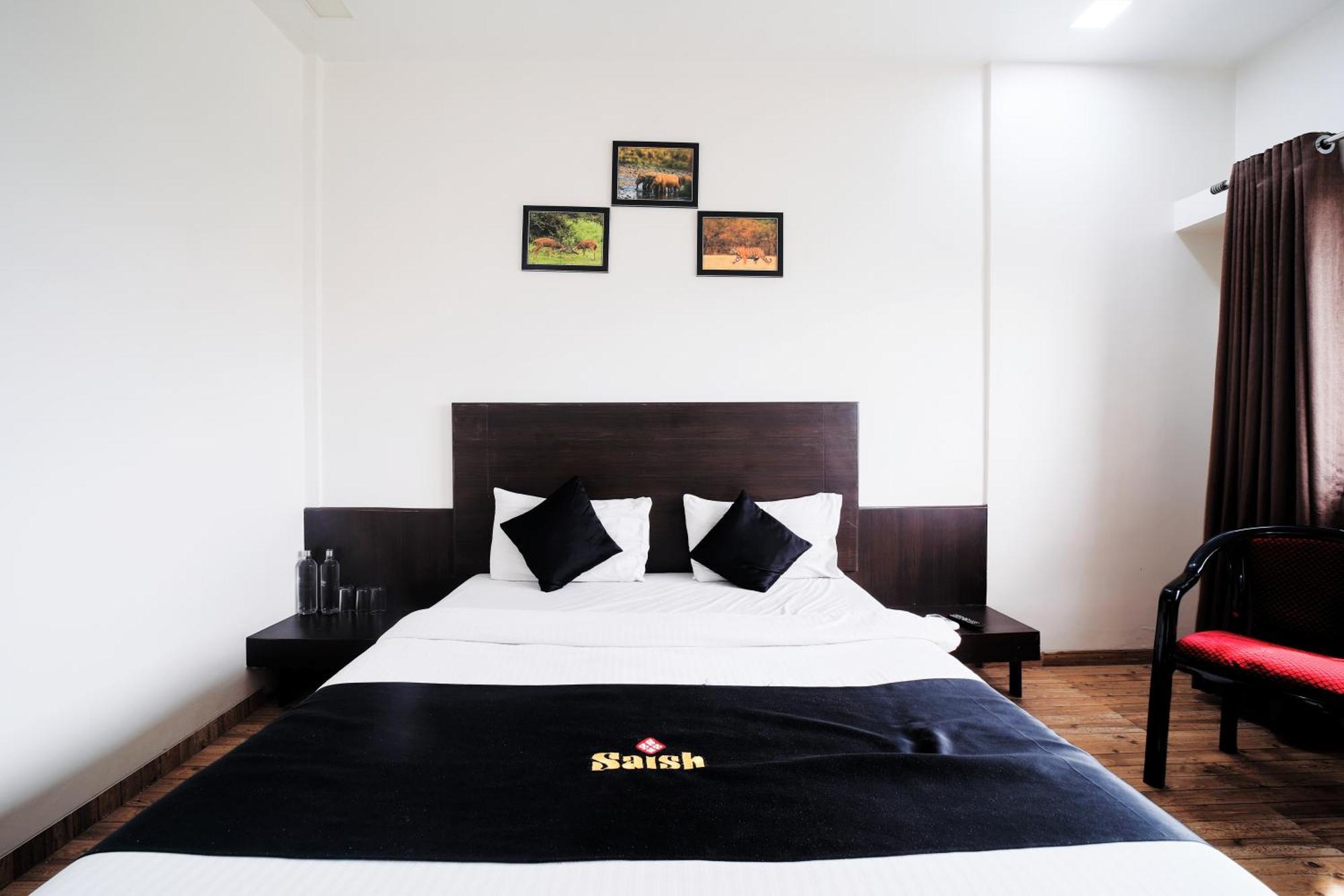 Saish Hotel Shirdi Room photo