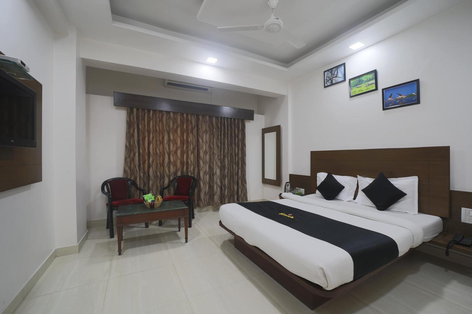Saish Hotel Shirdi Exterior photo