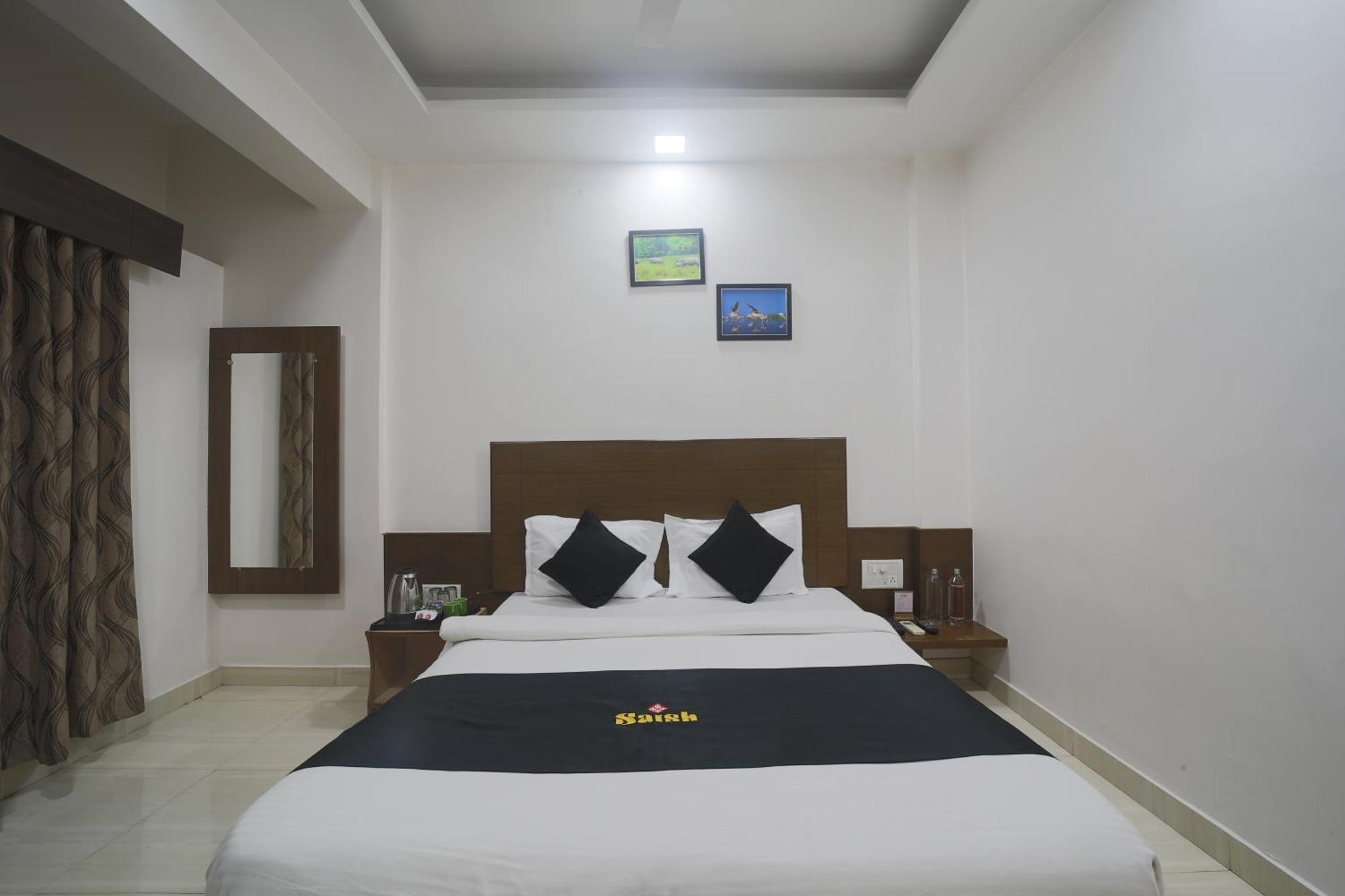 Saish Hotel Shirdi Exterior photo