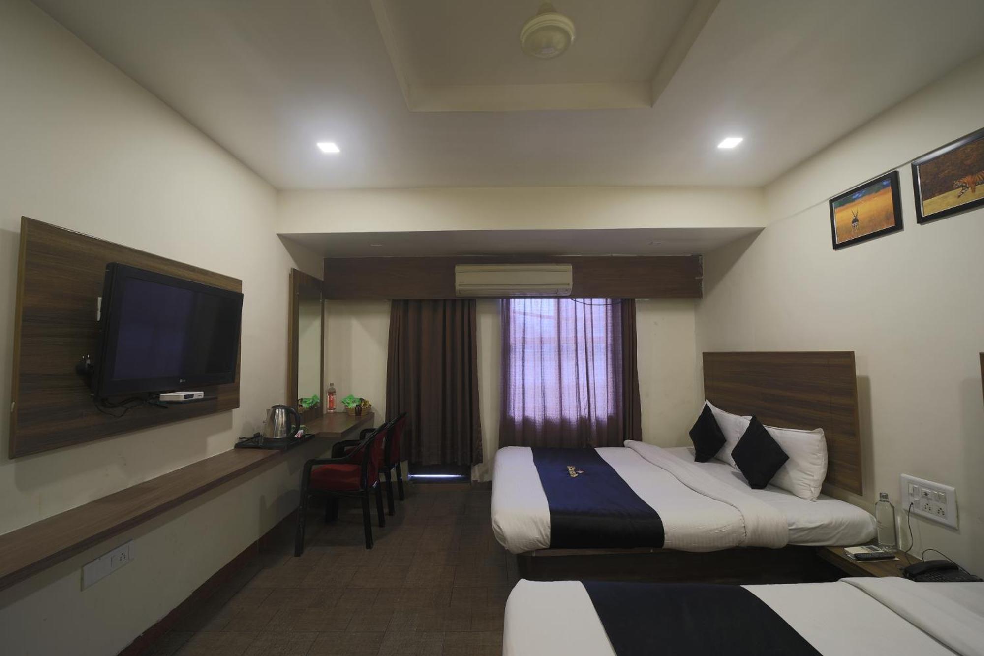 Saish Hotel Shirdi Exterior photo