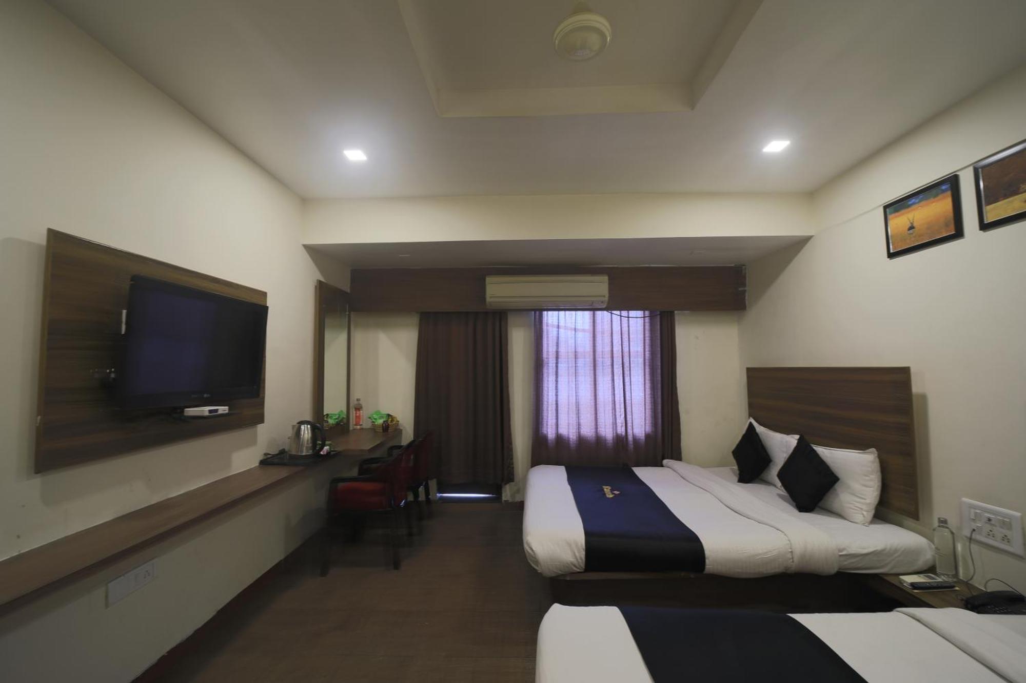 Saish Hotel Shirdi Exterior photo
