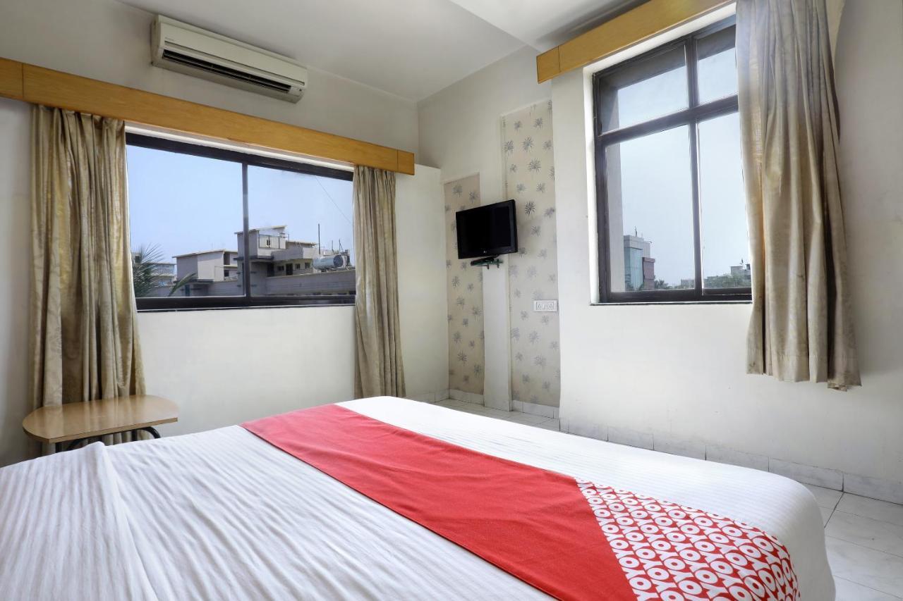Saish Hotel Shirdi Exterior photo