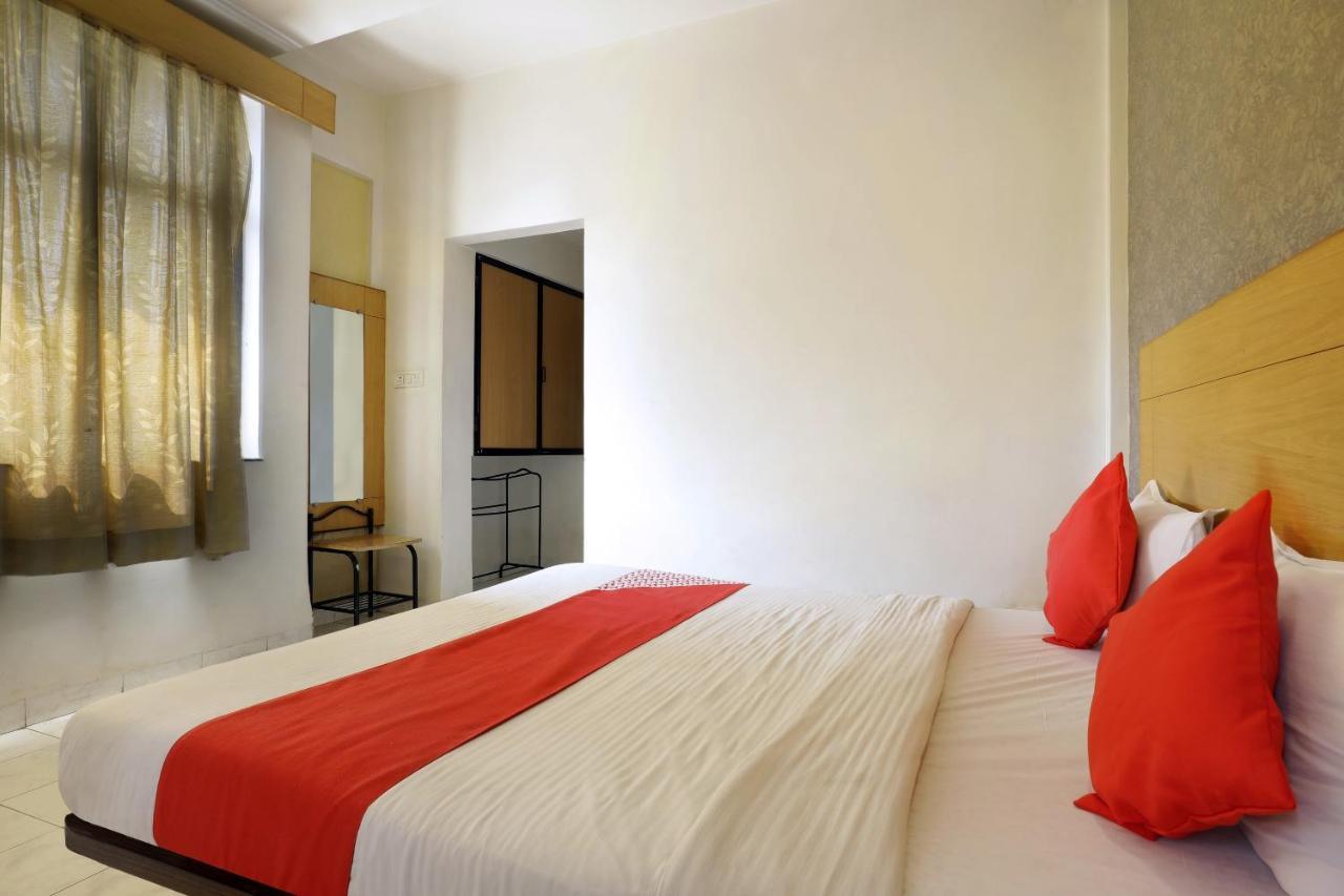 Saish Hotel Shirdi Exterior photo